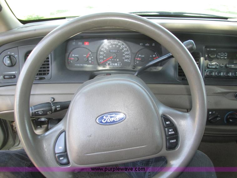 image for item H4533 2003 Ford Crown Victoria Police Interceptor