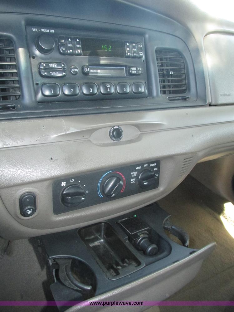 image for item H4533 2003 Ford Crown Victoria Police Interceptor