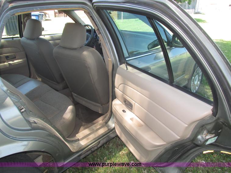 image for item H4533 2003 Ford Crown Victoria Police Interceptor