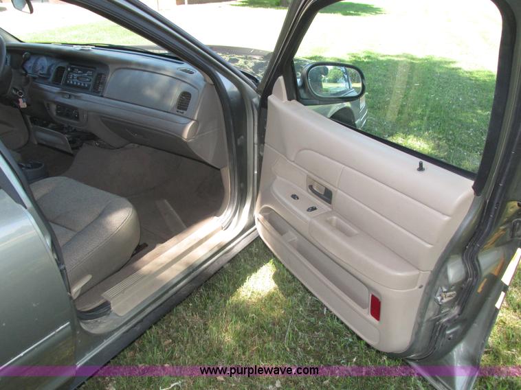 image for item H4533 2003 Ford Crown Victoria Police Interceptor