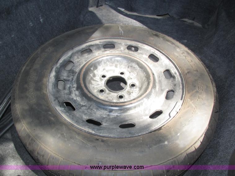 image for item H4533 2003 Ford Crown Victoria Police Interceptor