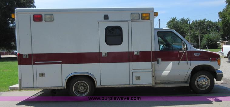 image for item I2013 1998 Ford Econoline E350 ambulance