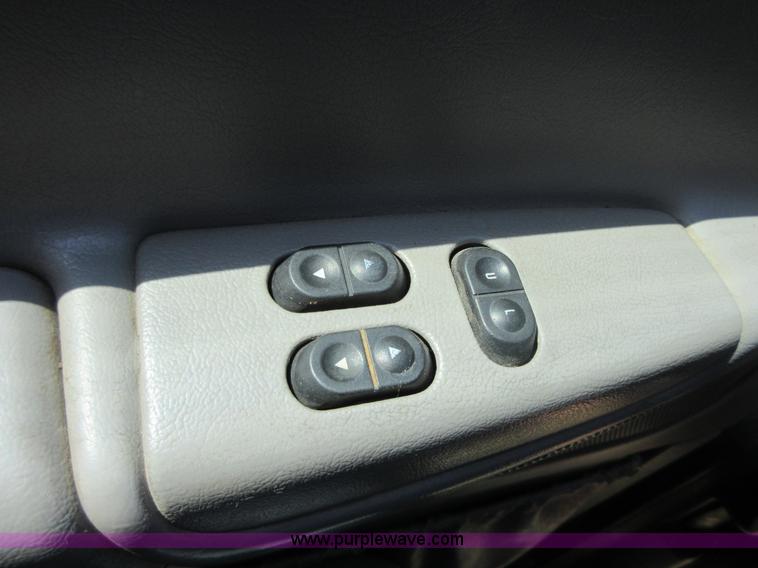 image for item I2013 1998 Ford Econoline E350 ambulance