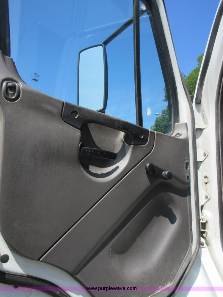 image for item I2014 2008 Freightliner Business Class M2 refuse truck
