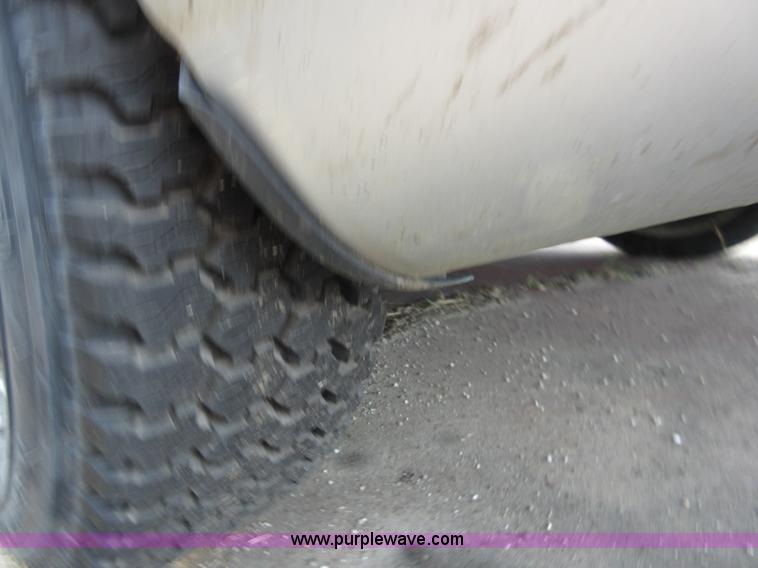 image for item I2032 2002 Saturn SL SL1