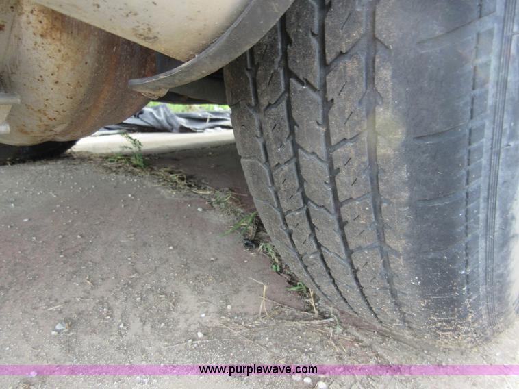 image for item I2032 2002 Saturn SL SL1