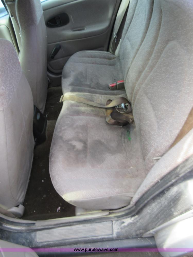 image for item I2032 2002 Saturn SL SL1