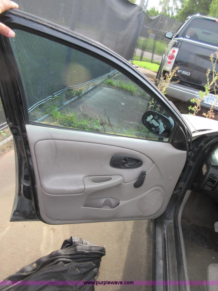 image for item I2032 2002 Saturn SL SL1