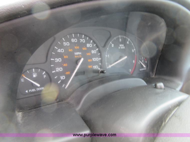 image for item I2032 2002 Saturn SL SL1