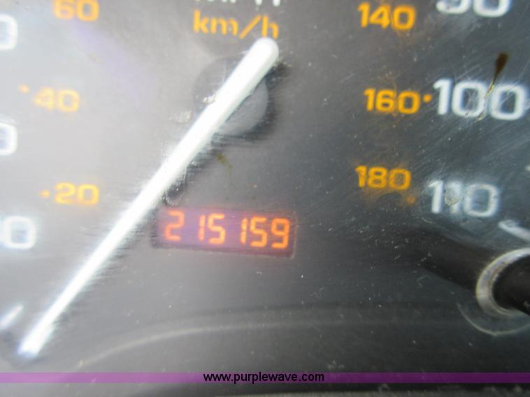 image for item I2032 2002 Saturn SL SL1