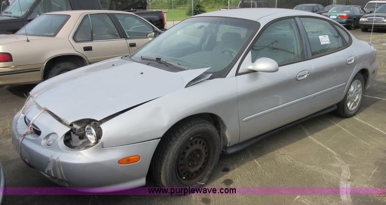 image for item I2034 1999 Ford Taurus SE
