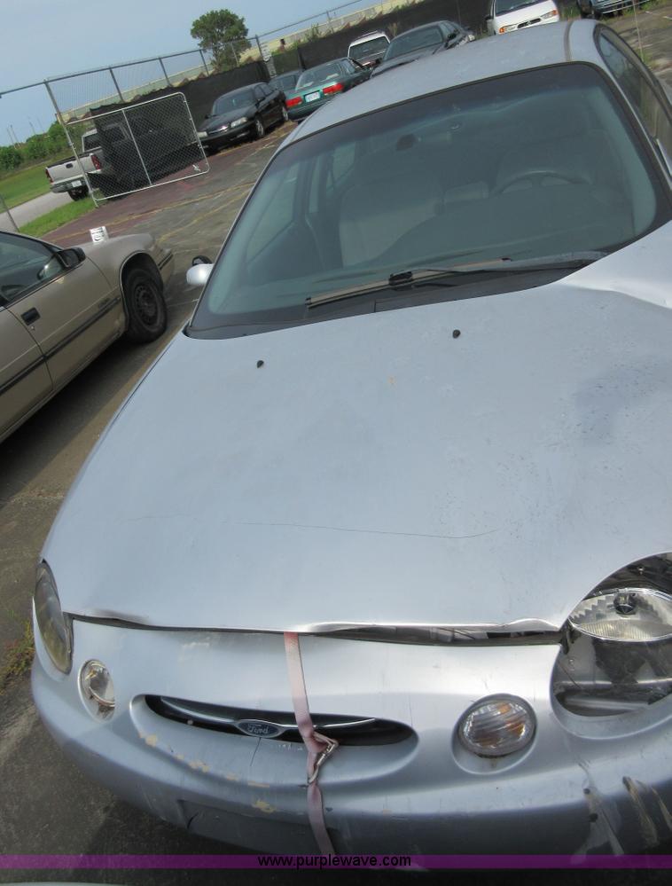 image for item I2034 1999 Ford Taurus SE
