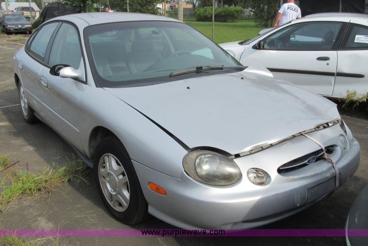 image for item I2034 1999 Ford Taurus SE