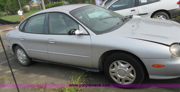 image for item I2034 1999 Ford Taurus SE