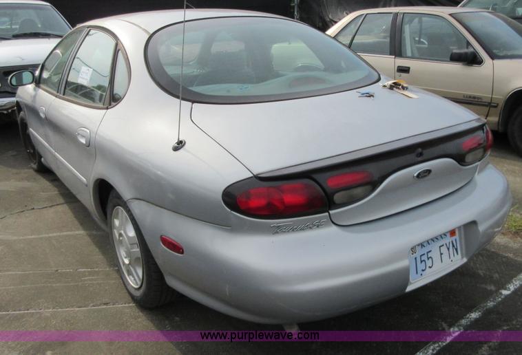 image for item I2034 1999 Ford Taurus SE
