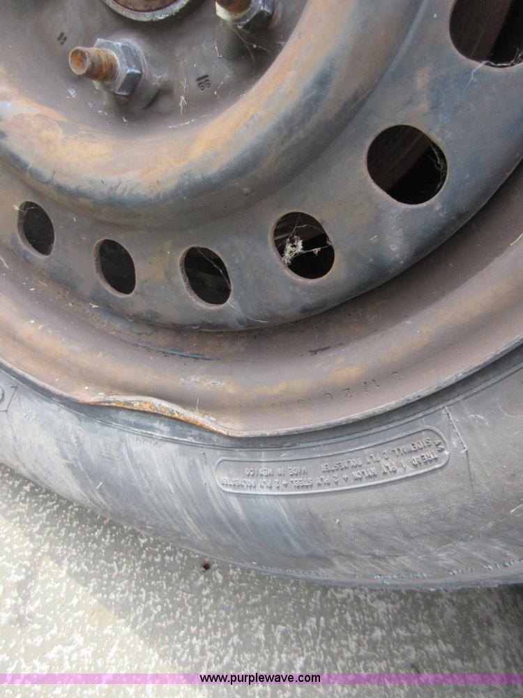 image for item I2034 1999 Ford Taurus SE