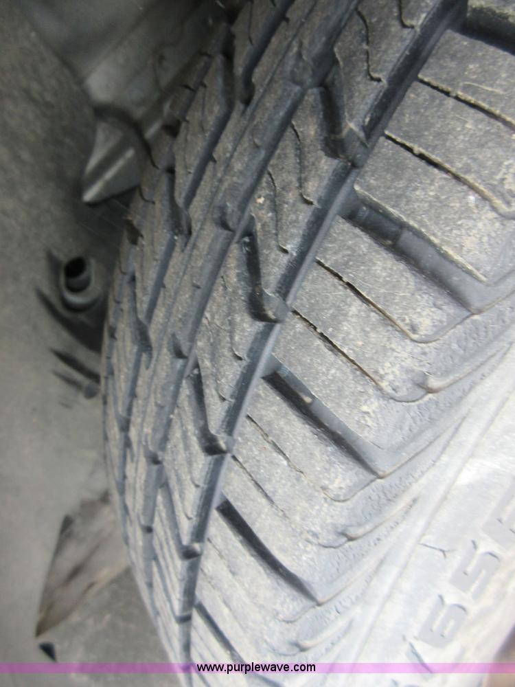 image for item I2034 1999 Ford Taurus SE