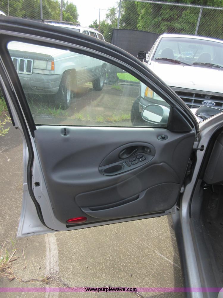image for item I2034 1999 Ford Taurus SE