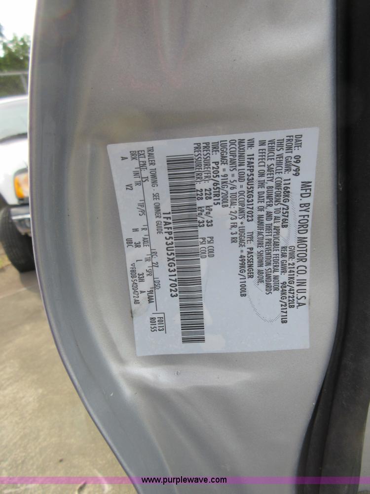 image for item I2034 1999 Ford Taurus SE