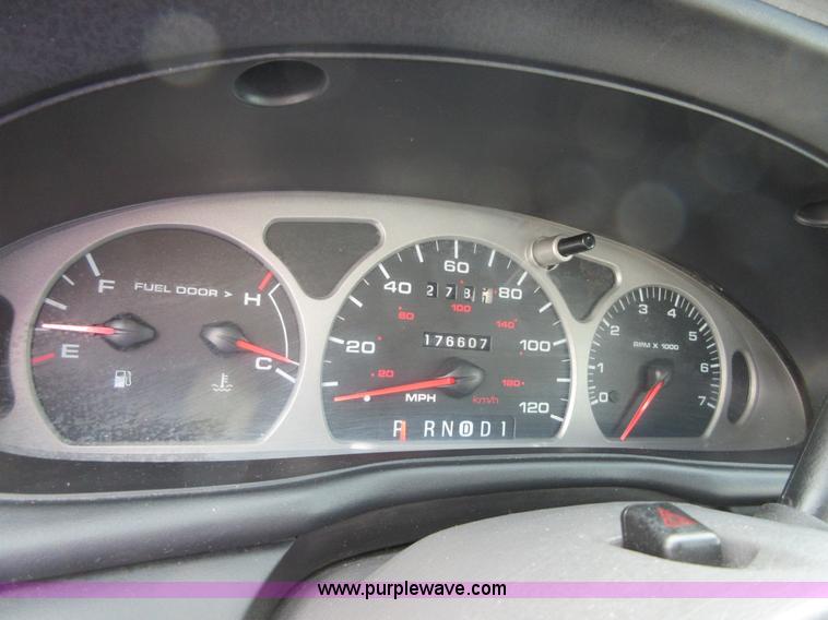 image for item I2034 1999 Ford Taurus SE