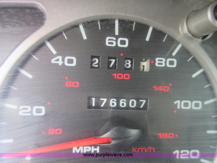 image for item I2034 1999 Ford Taurus SE