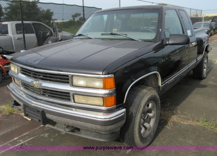 image for item I2035 1998 Chevrolet 1500 Ext. Cab pickup truck