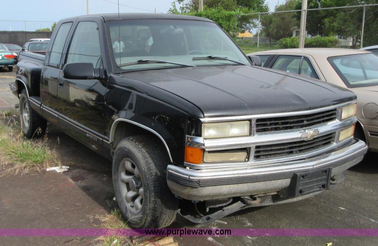 image for item I2035 1998 Chevrolet 1500 Ext. Cab pickup truck