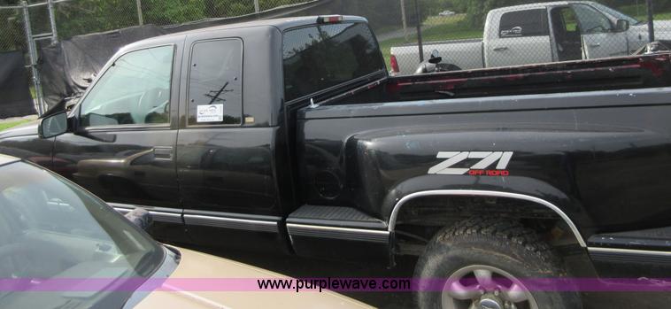 image for item I2035 1998 Chevrolet 1500 Ext. Cab pickup truck