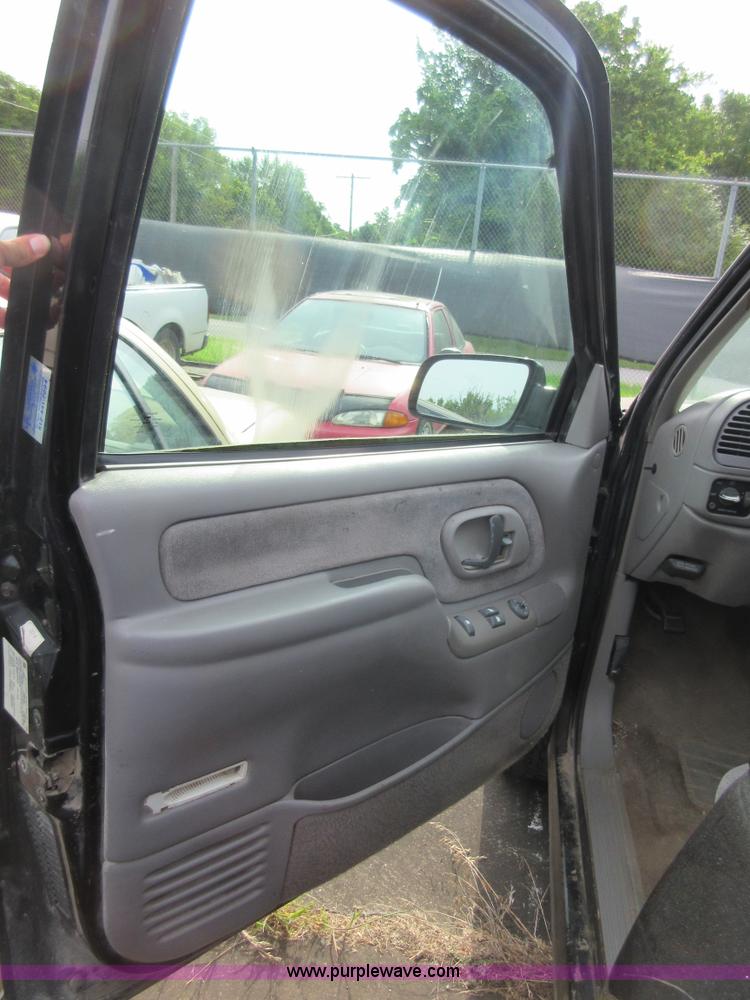 image for item I2035 1998 Chevrolet 1500 Ext. Cab pickup truck