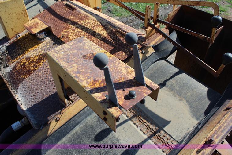 image for item J5816 1991 W.H. Manufacturing WHS chip spreader