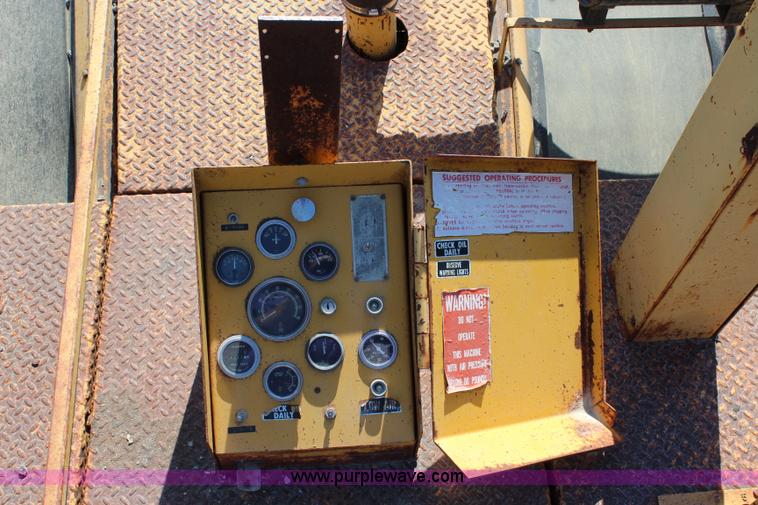 image for item J5816 1991 W.H. Manufacturing WHS chip spreader