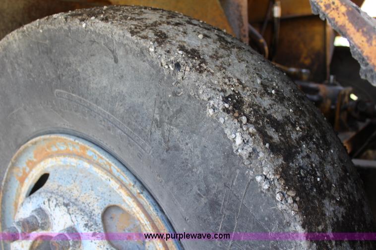 image for item J5816 1991 W.H. Manufacturing WHS chip spreader