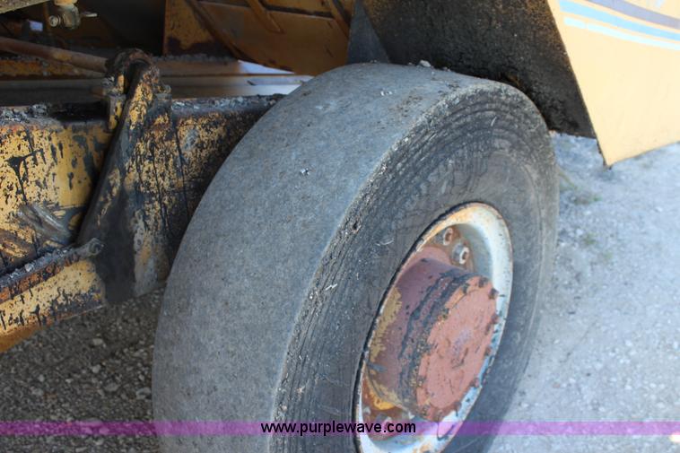 image for item J5816 1991 W.H. Manufacturing WHS chip spreader