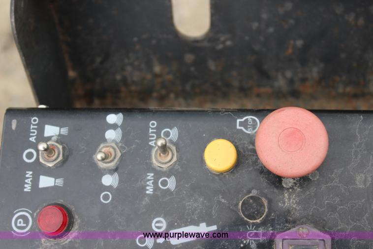 image for item J5832 1996 Ingersoll Rand DD-22 smooth double drum roller compactor