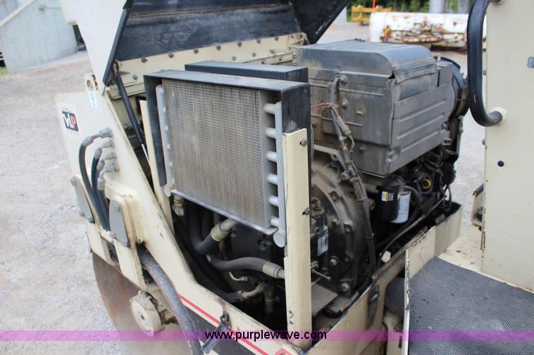 image for item J5832 1996 Ingersoll Rand DD-22 smooth double drum roller compactor