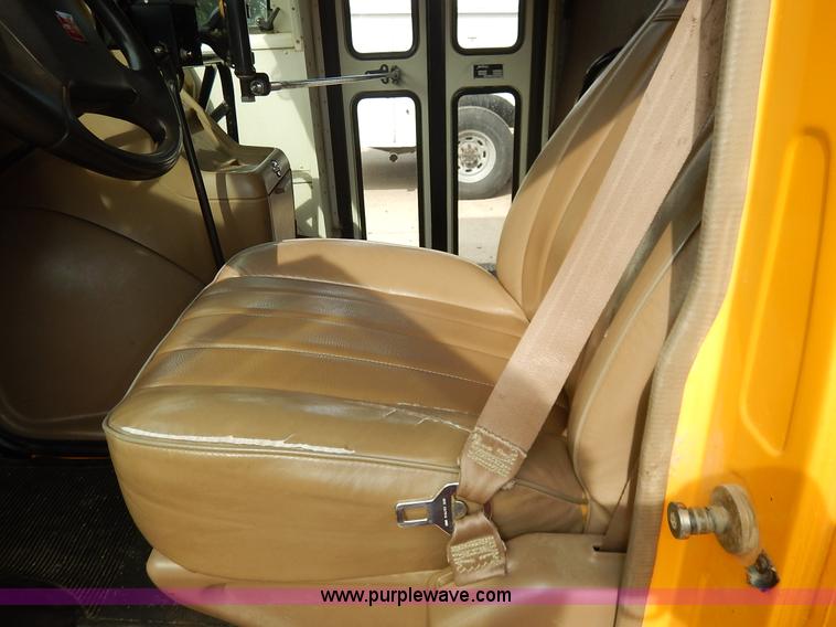 image for item J6477 1995 GMC Vandura G3500 school bus