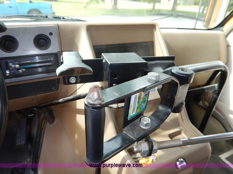 image for item J6477 1995 GMC Vandura G3500 school bus