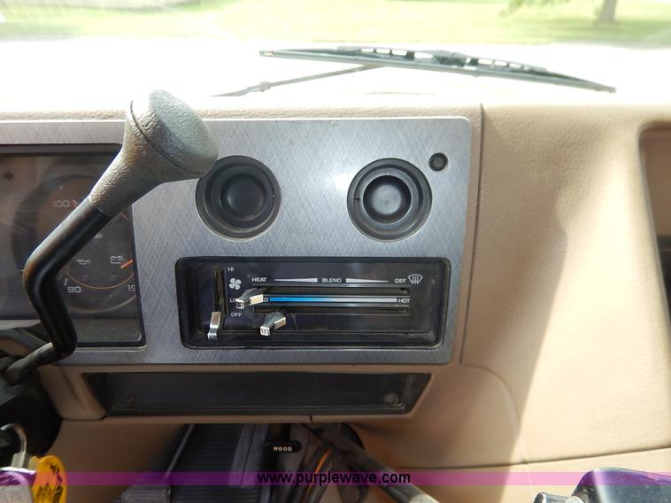 image for item J6477 1995 GMC Vandura G3500 school bus