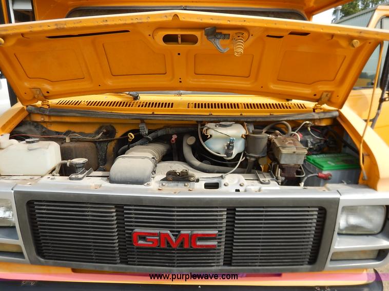 image for item J6477 1995 GMC Vandura G3500 school bus