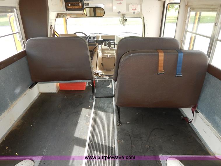 image for item J6477 1995 GMC Vandura G3500 school bus