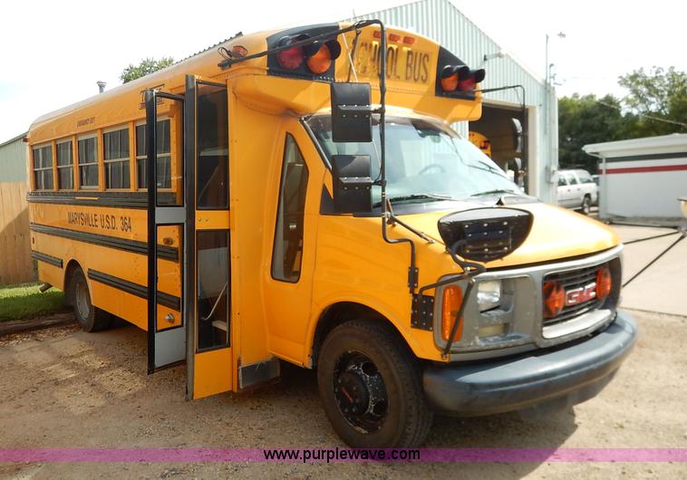 image for item J6478 2002 GMC Savana G3500 school bus