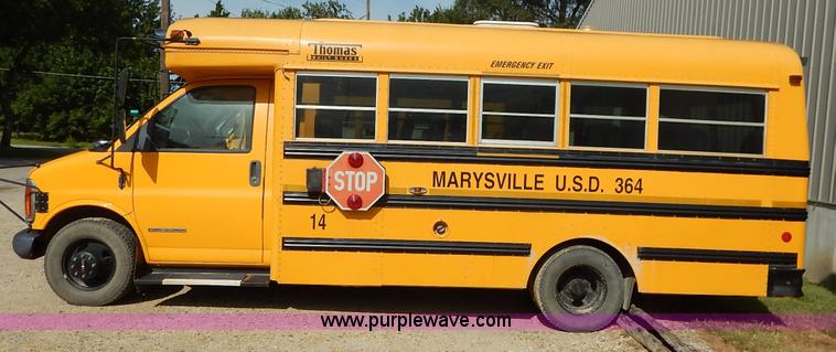 image for item J6478 2002 GMC Savana G3500 school bus