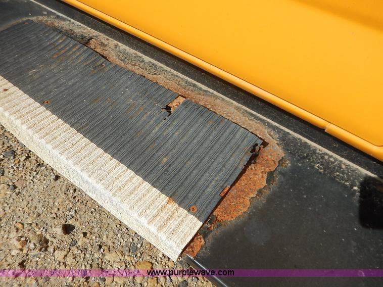 image for item J6478 2002 GMC Savana G3500 school bus