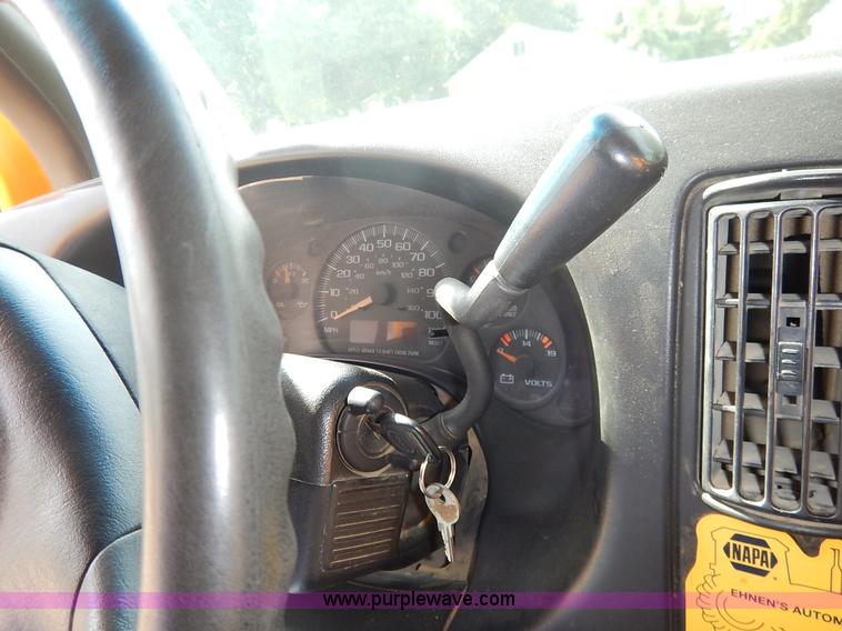 image for item J6478 2002 GMC Savana G3500 school bus