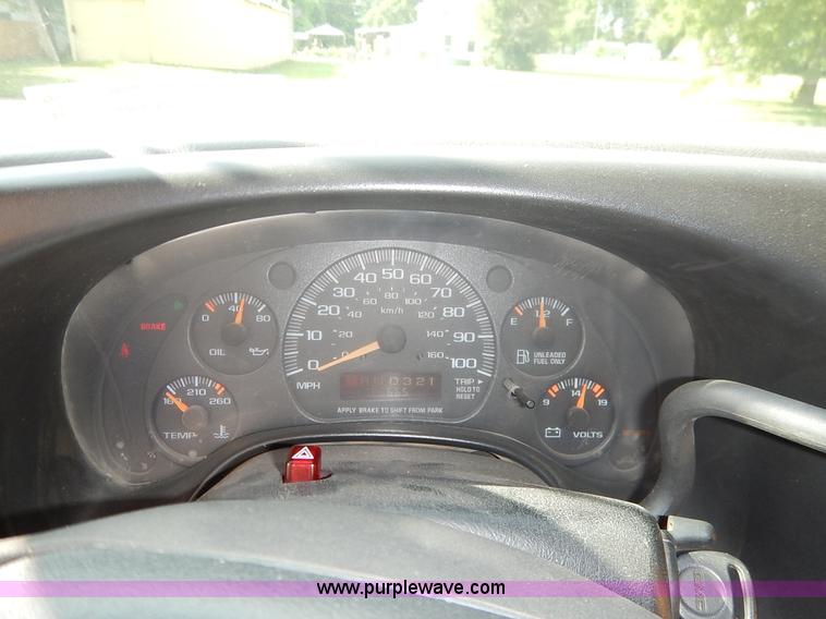 image for item J6478 2002 GMC Savana G3500 school bus