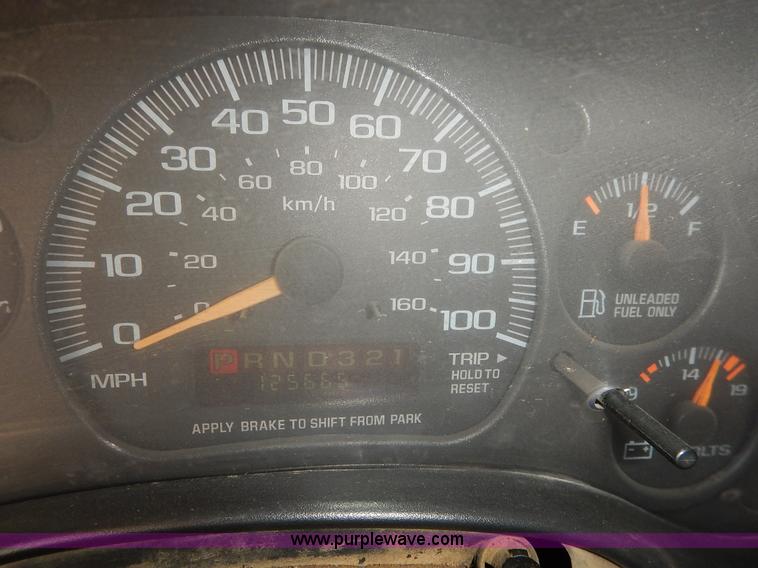 image for item J6478 2002 GMC Savana G3500 school bus