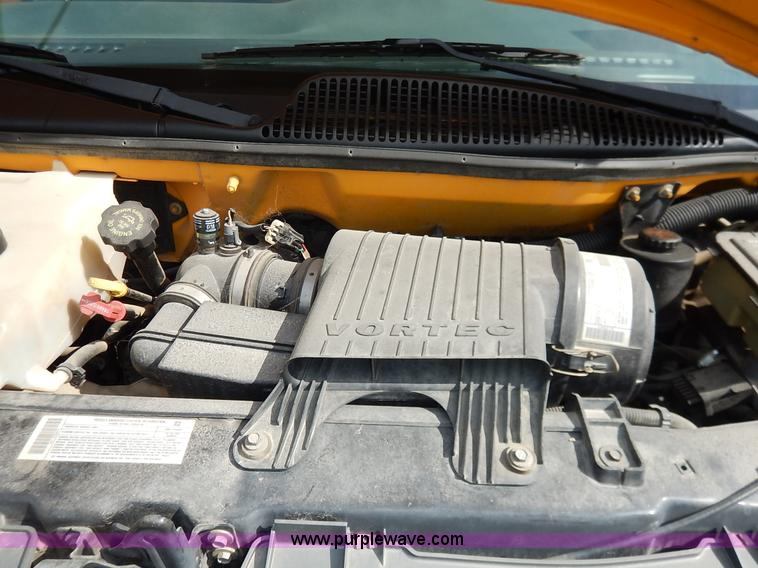 image for item J6478 2002 GMC Savana G3500 school bus