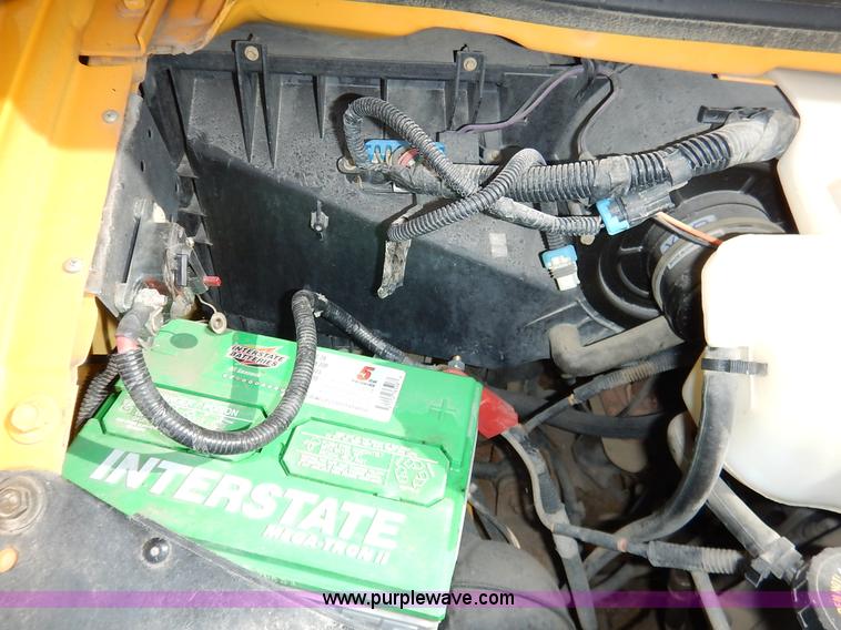 image for item J6478 2002 GMC Savana G3500 school bus