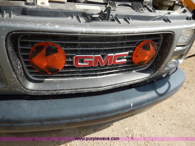 image for item J6478 2002 GMC Savana G3500 school bus