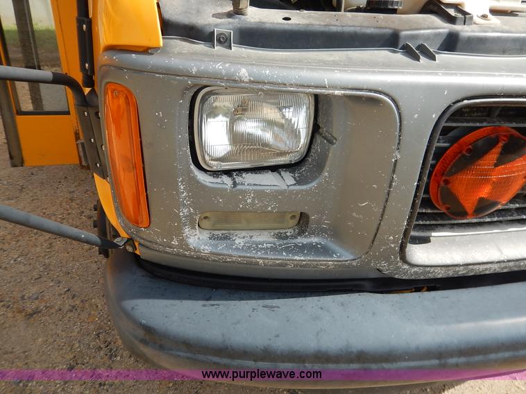 image for item J6478 2002 GMC Savana G3500 school bus